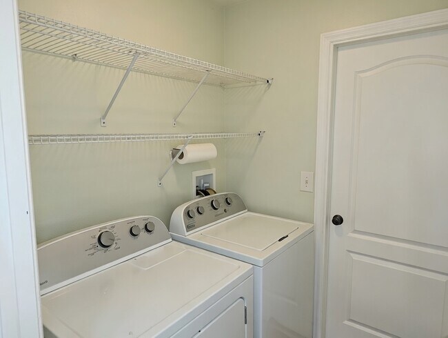 Foto del edificio - 2711 Nelson Rd N