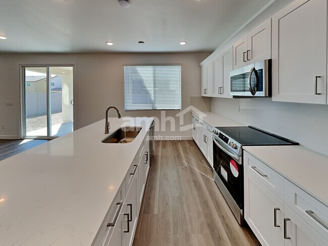 Foto del edificio - 9748 W Parkway Dr