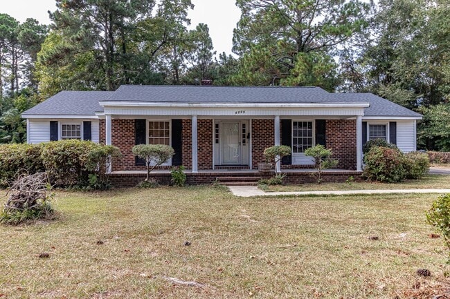 Building Photo - SPACIOUS Brick Home ~ Great location close...