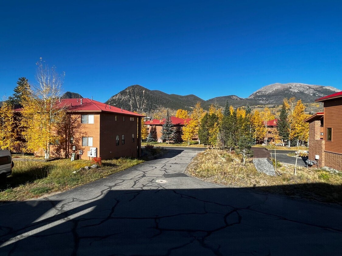 Foto principal - Long Term Rental- Lagoon Townhomes 737D