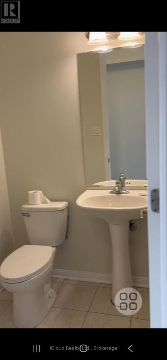 Building Photo - 472 Carbert Cres