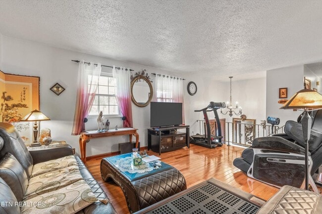 Building Photo - 1301 Chert Pit Rd