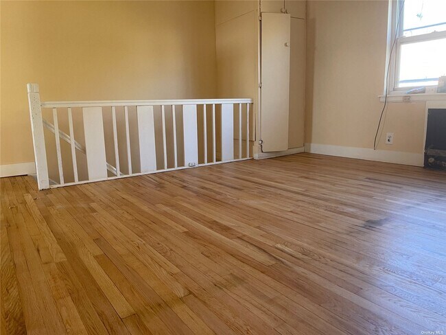 Foto del edificio - 214-11 Hillside Ave.