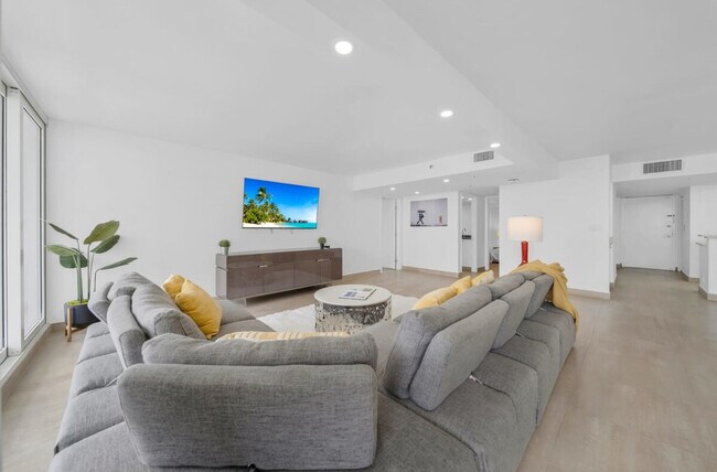 Foto del edificio - 1717 N Bayshore Dr