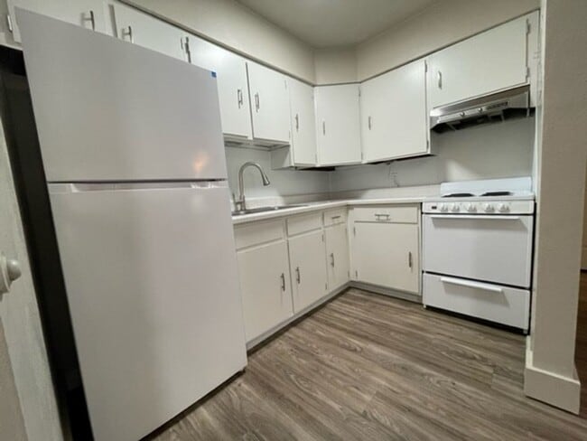 Building Photo - Dakota Bend I & II