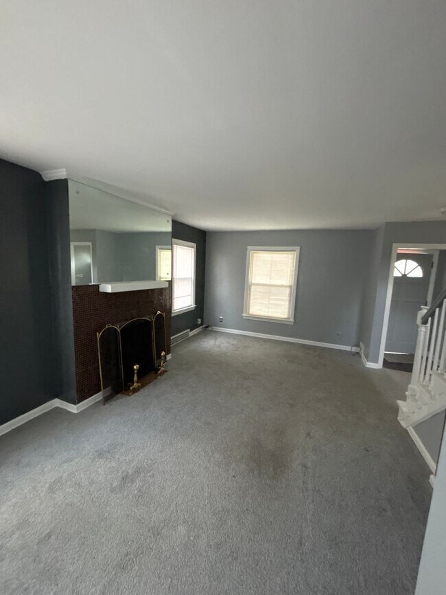 Building Photo - Fully Remodeled 3/1.5