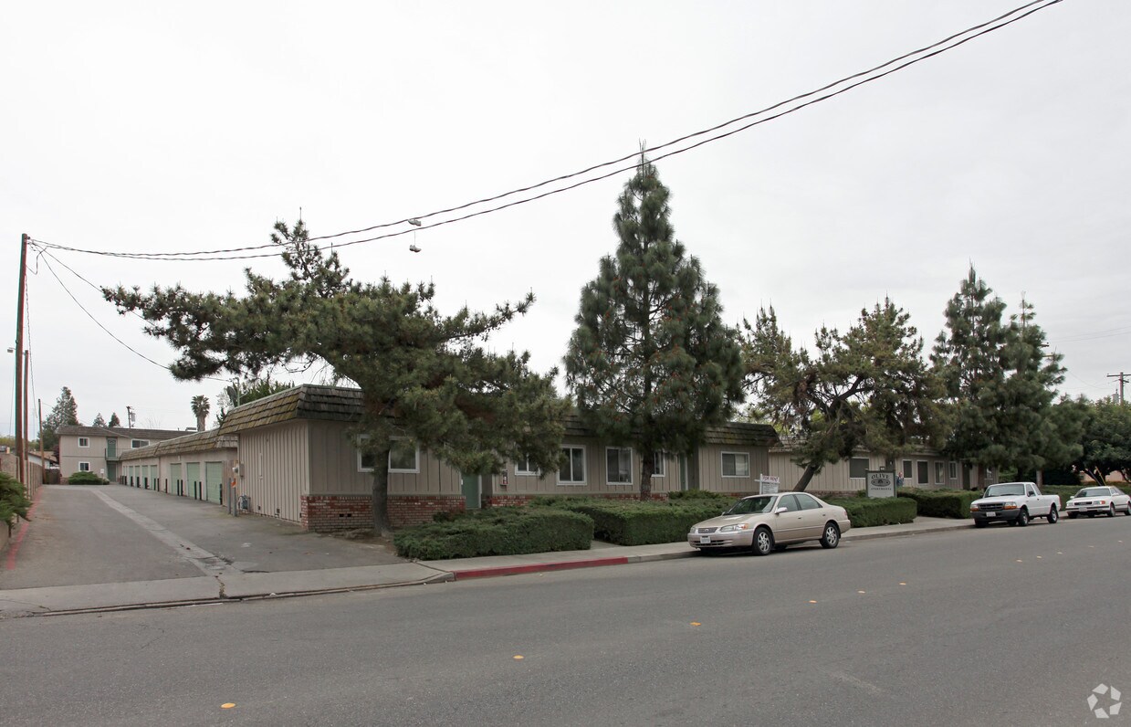 Foto principal - 1080 N Olive Ave