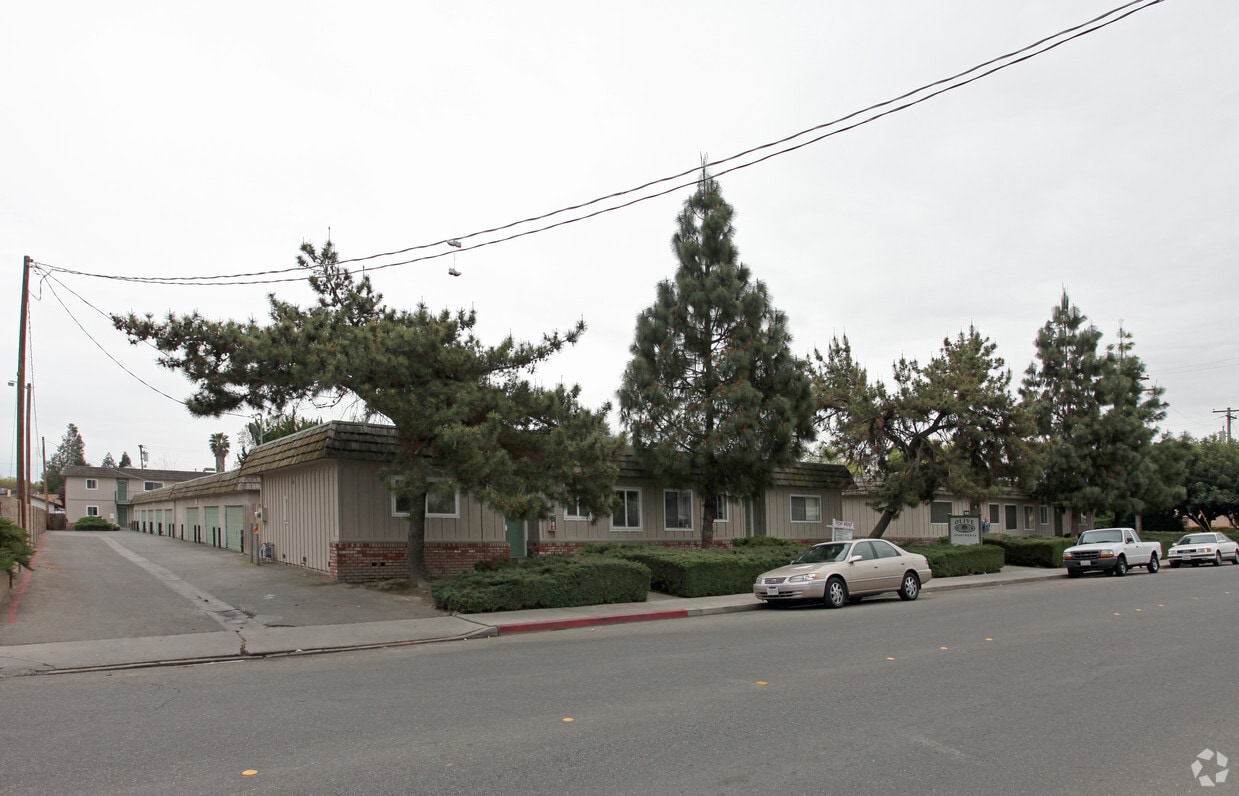 Primary Photo - 1080 N Olive Ave