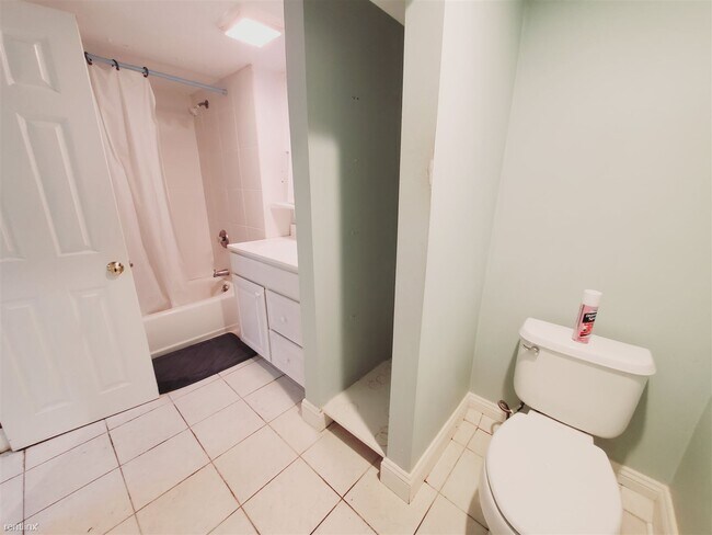 Foto del edificio - 1 br, 1 bath Condo - 82 Archer Ln Apt 1