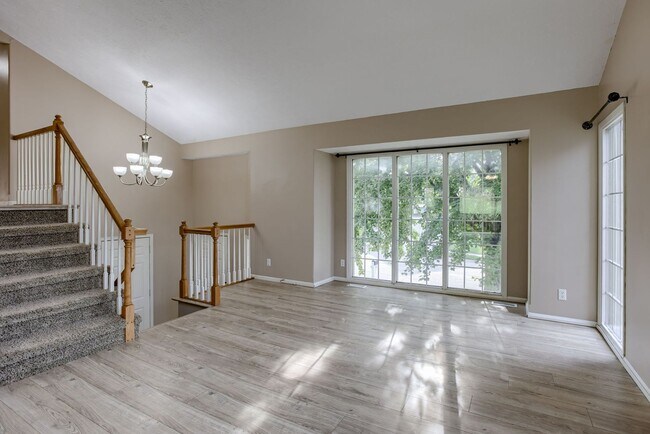 Foto del edificio - Open Layout with Fenced Yard & Great Locat...