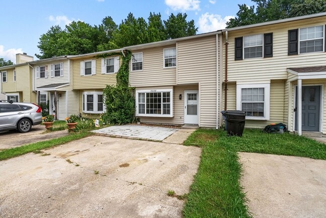 Building Photo - Charming 3-Bedroom Townhome in Virginia Beach.