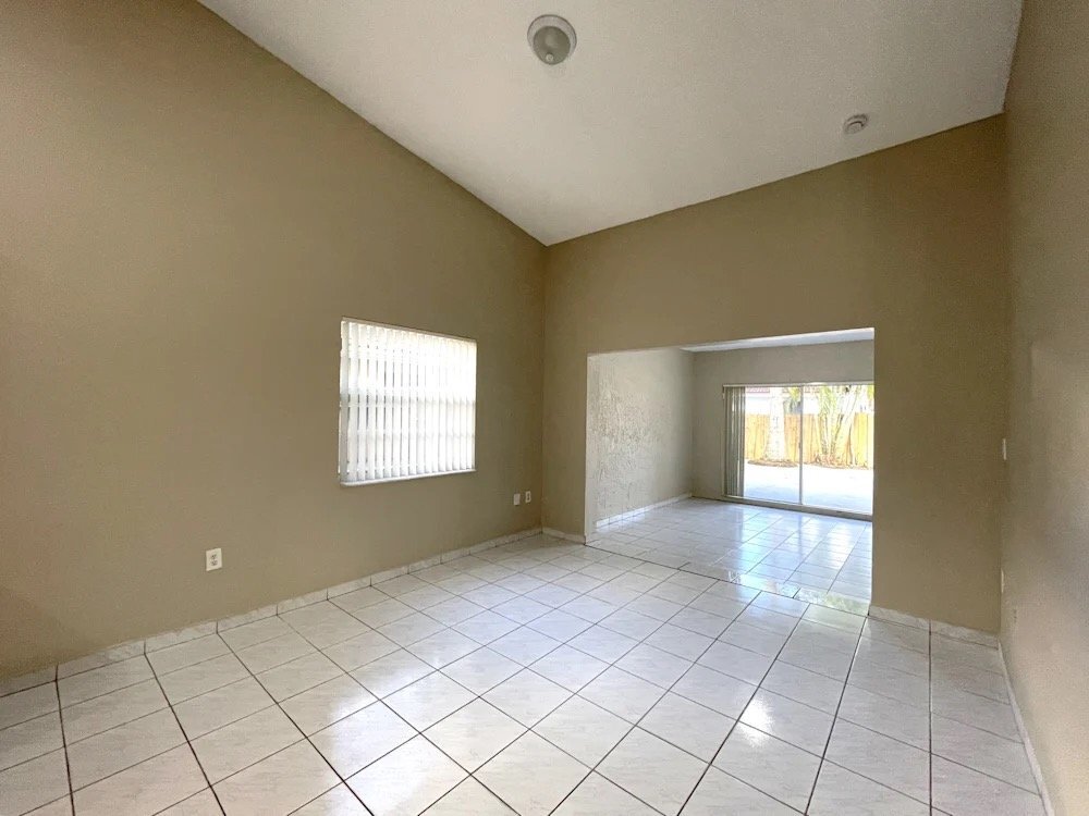 Photo - 14206 NE 52nd St (Miami, FL)