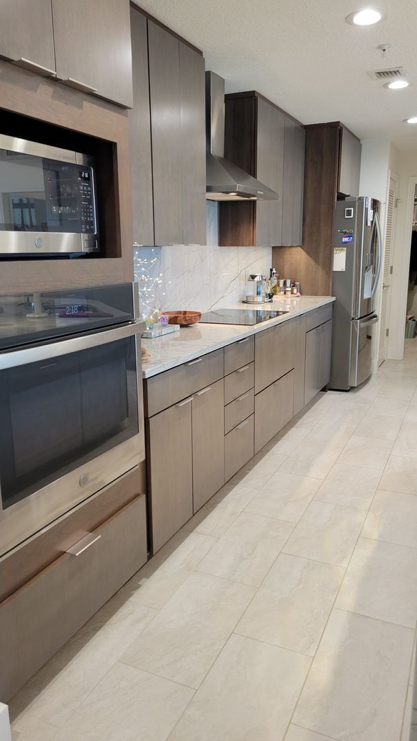 Building Photo - Seasonal only-beautifully renovated downtown 2/2 with full Bay View