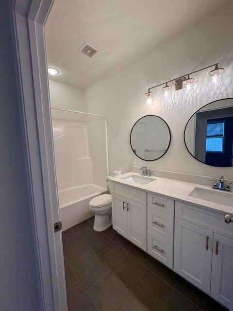 Foto del edificio - 321 Hemlock Cir