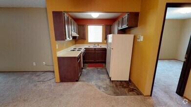 Building Photo - 1727 N Grandview Ln