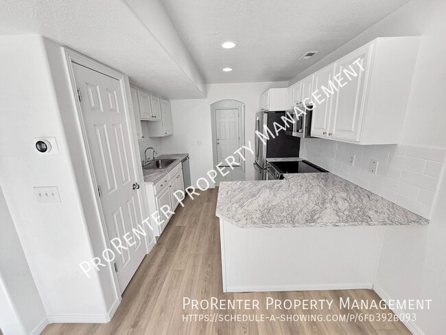 Building Photo - 652 W 800 N