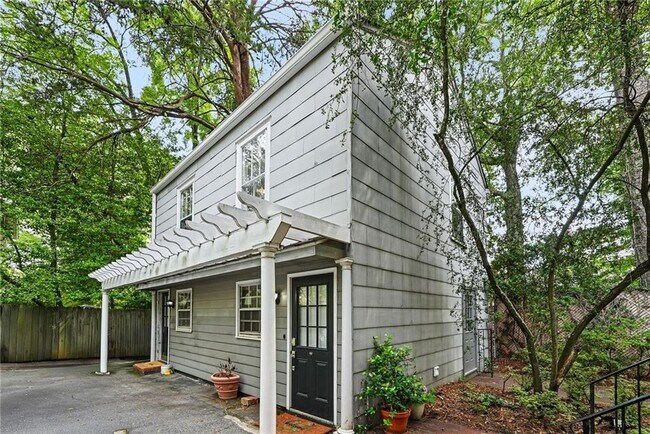 Foto del edificio - 3635 Cantrell Rd NE