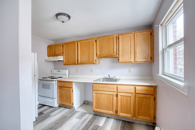 Building Photo - 285 Westland St