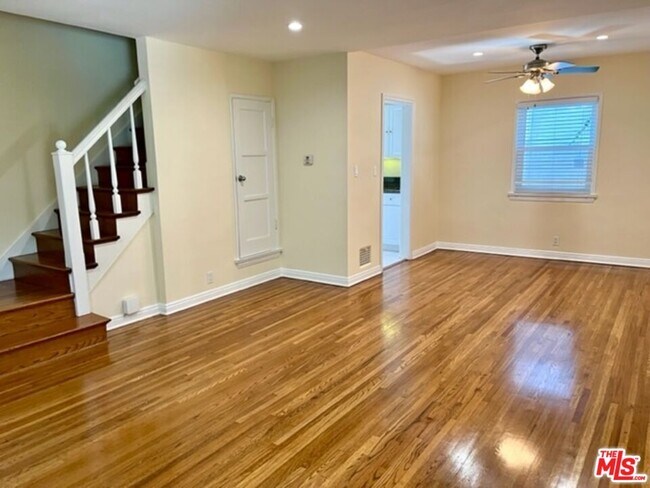 Foto del edificio - 1727 1/2 Malcolm Ave