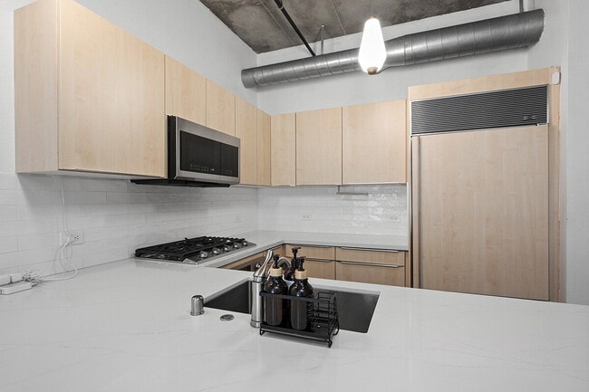 Building Photo - 877 Island Ave