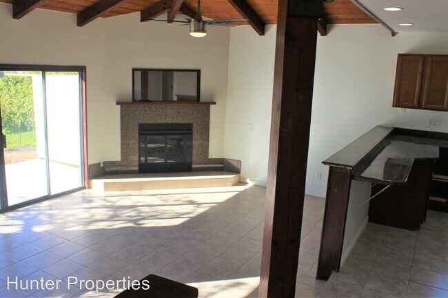 Building Photo - 606 Camino El Dorado