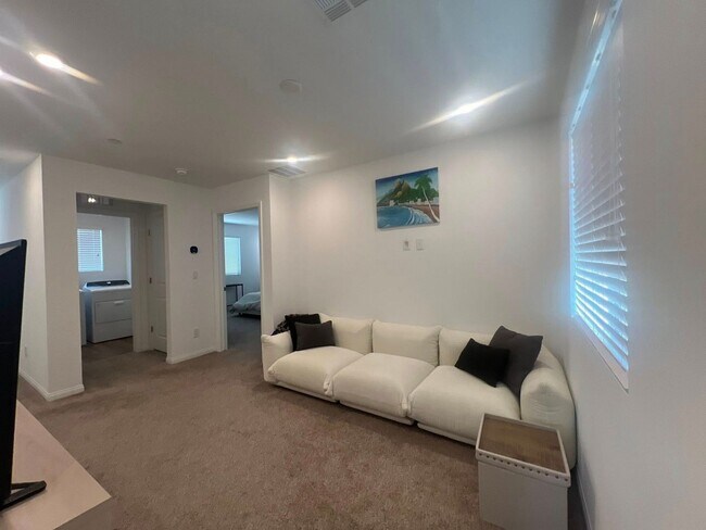 Building Photo - 854 Benning St