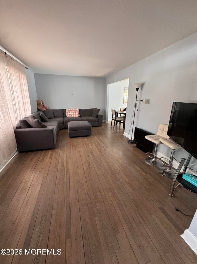 Building Photo - 422 W Lake Ave