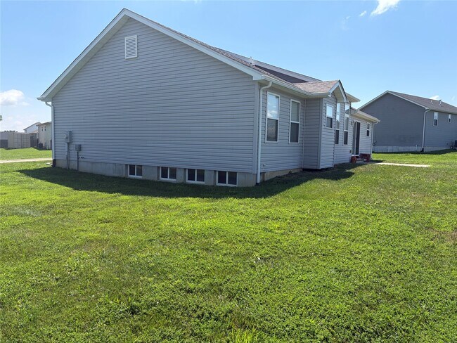 Building Photo - 627 Gandalf Ln
