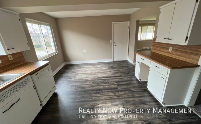 Foto del edificio - 19450 Lakeshore Blvd