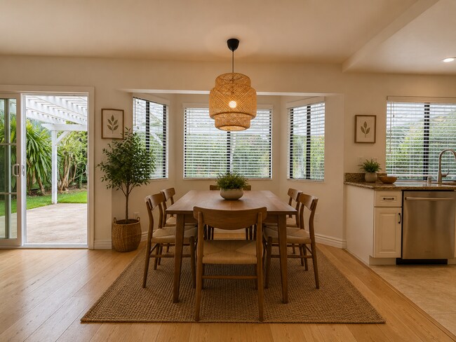Foto del edificio - Spacious 4 Bedroom House with Large Fenced Yard! Landscaping Included! Two Car Garage!