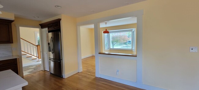 Building Photo - Beautiful Bed 4, Bath 2.5, home!
