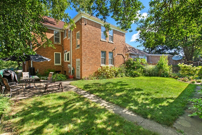 Building Photo - 1328 Monroe St