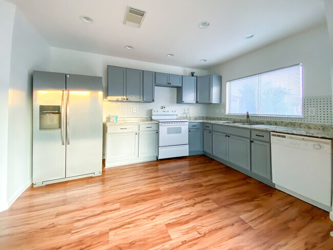 Kitchen - 5002 Sage Kenton