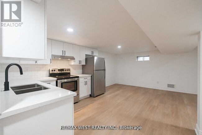 Building Photo - 75 Wright Crescent