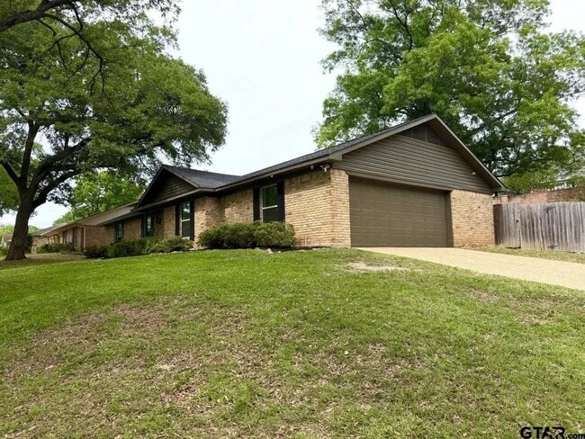 Building Photo - 3424 Glendale Dr
