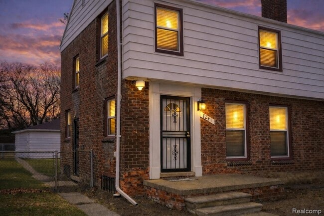 Building Photo - 7241 Outer Dr W
