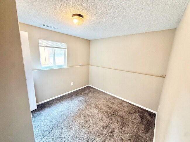 Foto del edificio - 4 Bedroom on Dublin available soon!