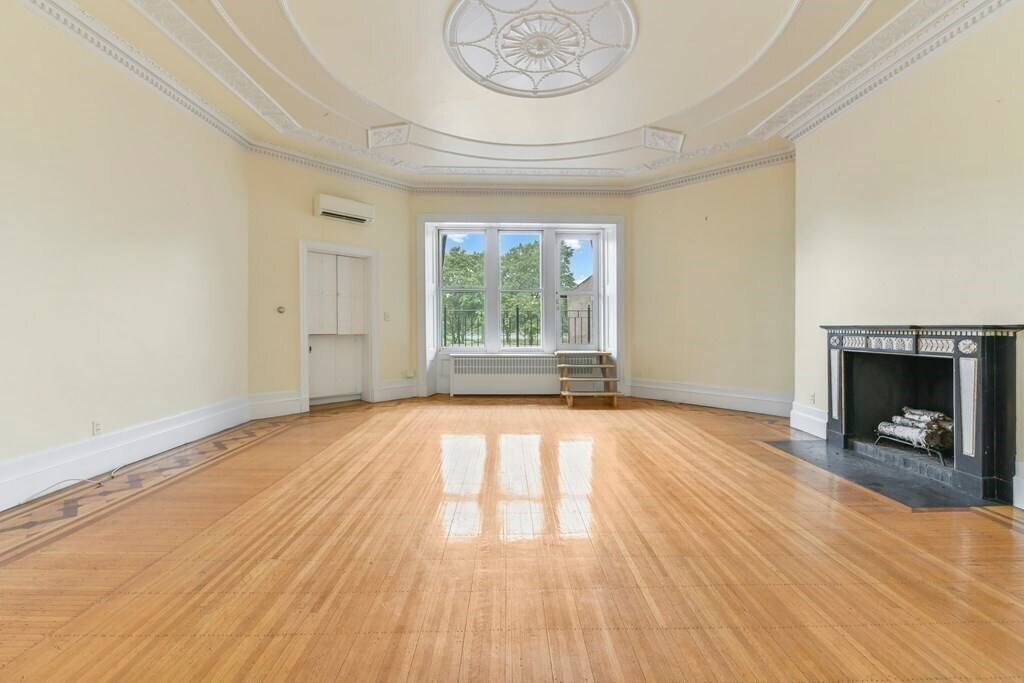 Primary Photo - 234 Beacon St