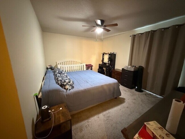 Foto del edificio - Great *3Bed*2.5Bath duplex in great Bloomi...