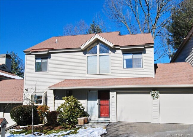 Foto del edificio - 320 Strawberry Hill Ave