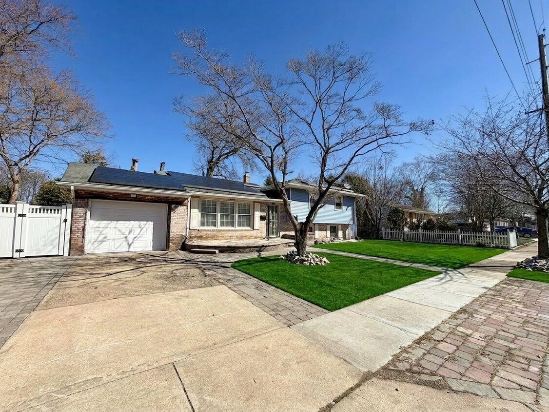 Building Photo - 322 Nicholson Rd