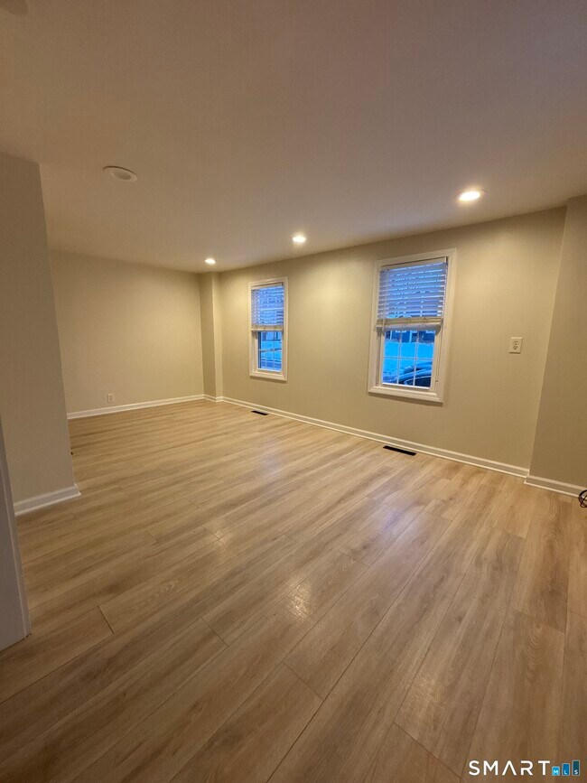 Foto del edificio - 456 N Main St