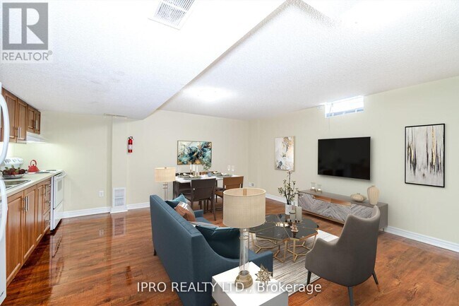 Building Photo - 8 Poplar Plains Rd