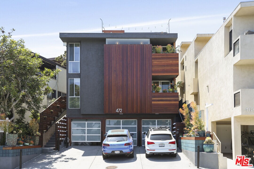 Primary Photo - 472 Rosecrans Ave