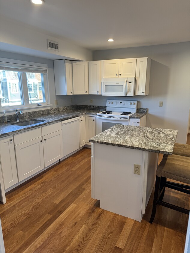 Photo - 6 Cherry St (Danvers, MA)