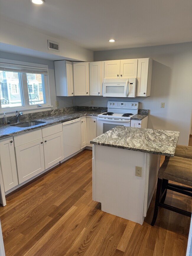 Photo - 6 Cherry St (Danvers, MA) Apartments