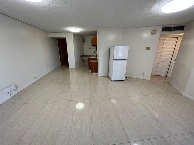 Building Photo - Executive Centre (Honolulu) - 1 bedroom/1 ...