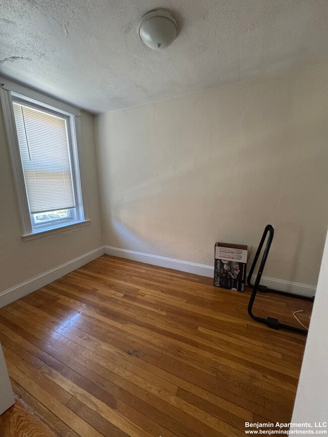 Building Photo - 5 Barrows St