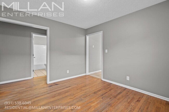 Foto del edificio - Charming Two Bedroom in the Heart of Clark...
