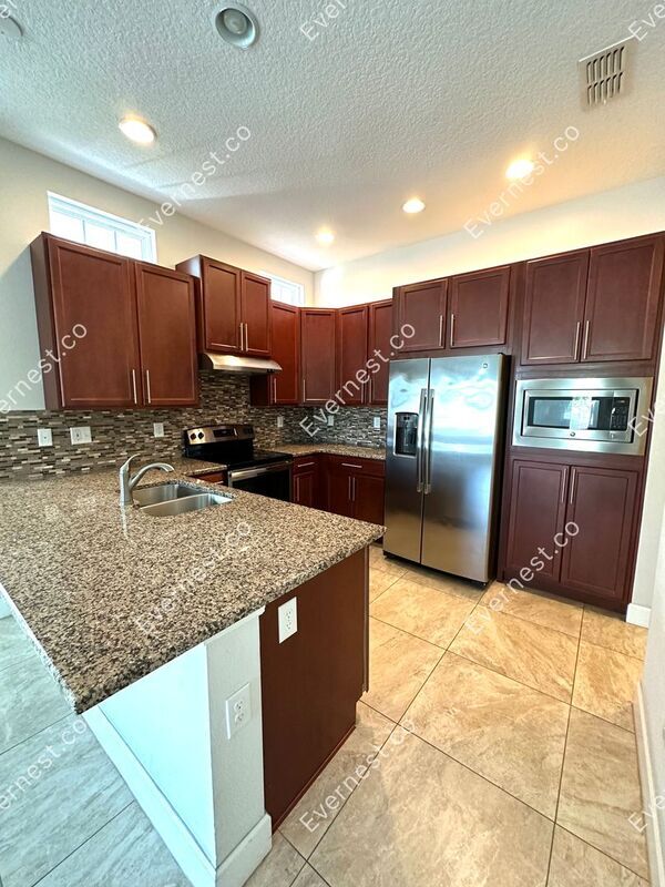 Foto del edificio - 13873 Benavente Ave